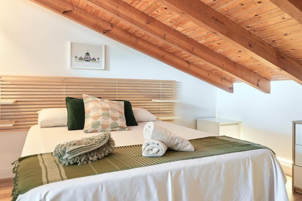 Appartement Sunny Cozy Penthouse With A Terrace At Plaza Del Carmen à Valence Extérieur photo