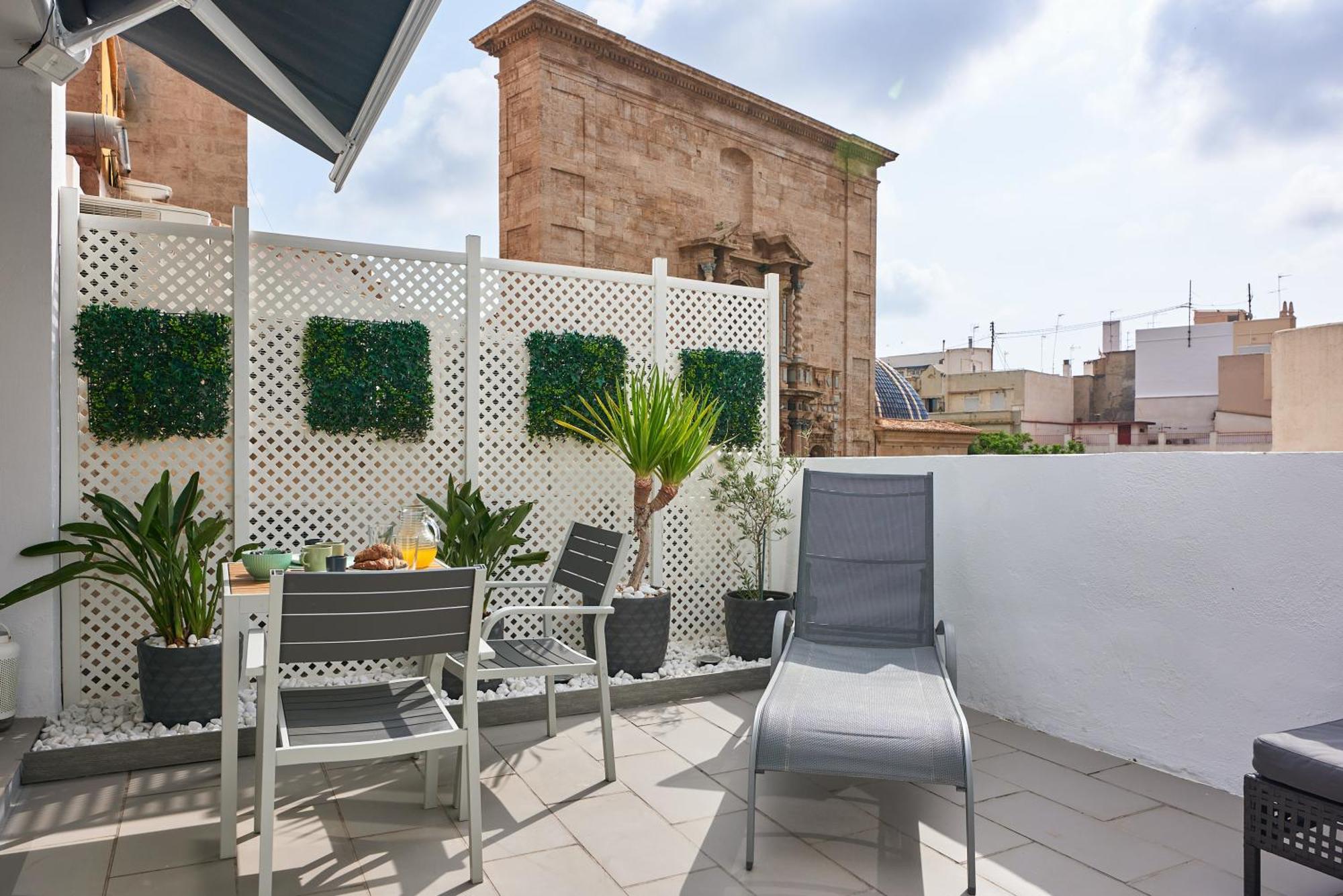 Appartement Sunny Cozy Penthouse With A Terrace At Plaza Del Carmen à Valence Extérieur photo