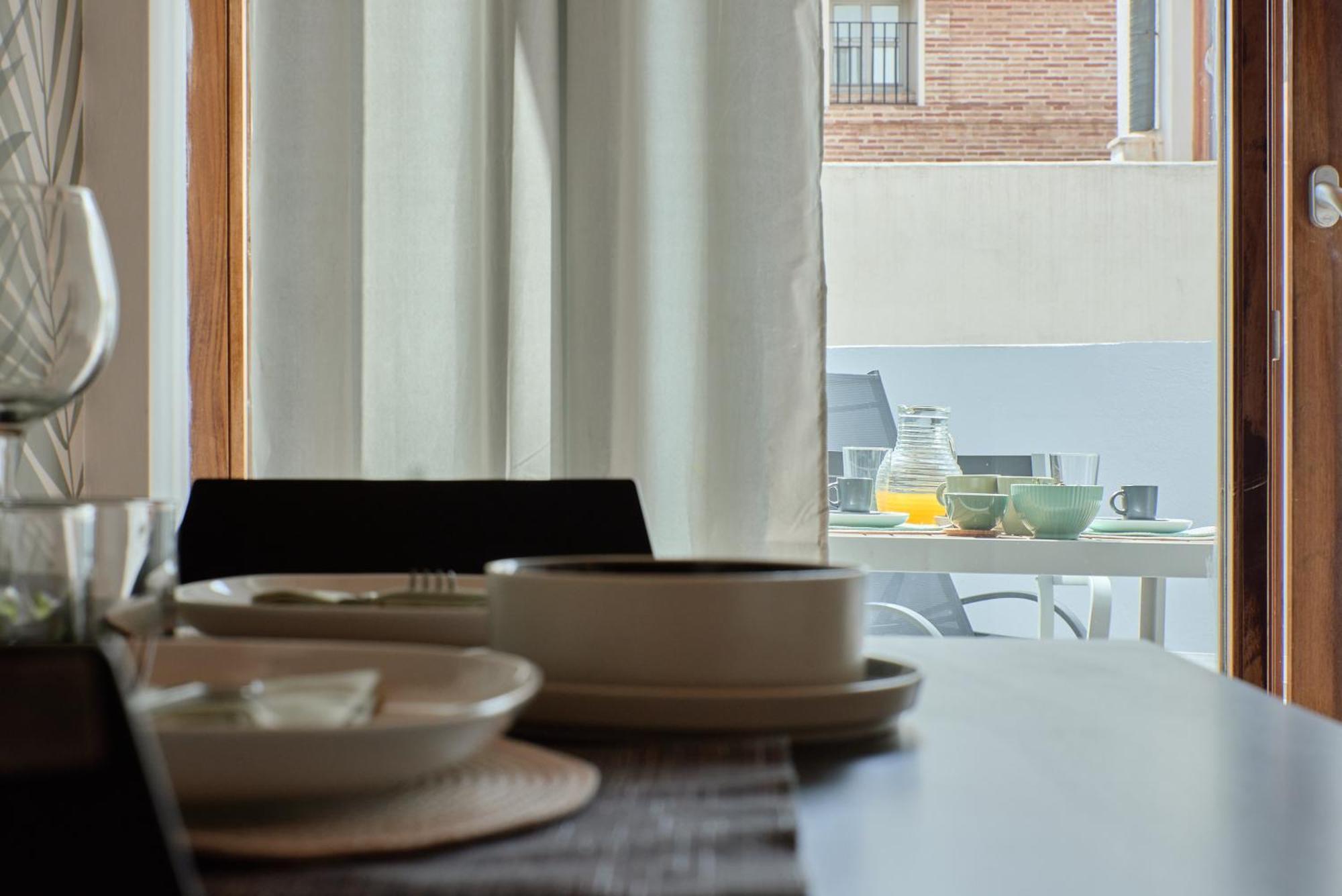 Appartement Sunny Cozy Penthouse With A Terrace At Plaza Del Carmen à Valence Extérieur photo